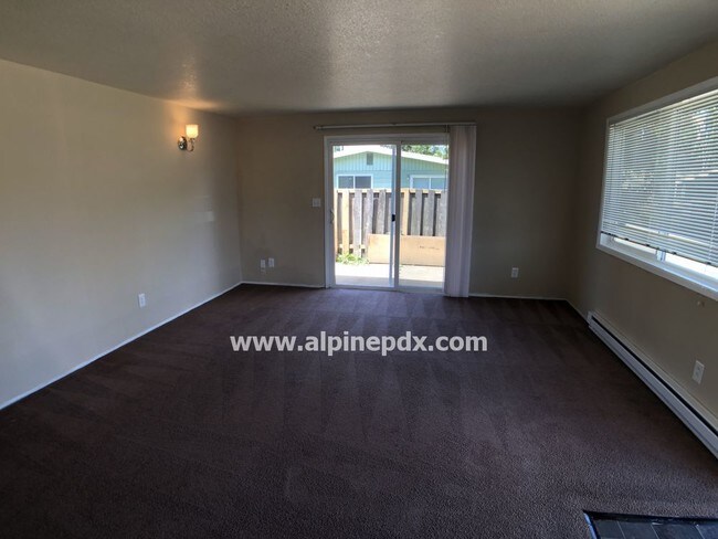 Building Photo - Duplex with Pets Possible