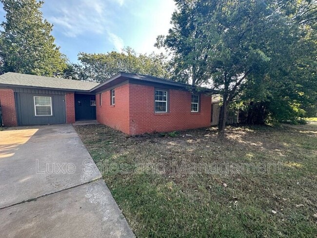 Foto del edificio - 8204 N Harvey Pl