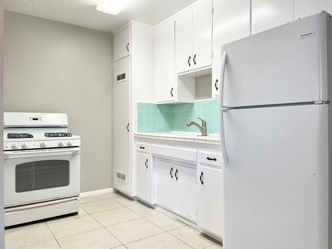 Building Photo - Coastal Duplex in Downtown Oceanside