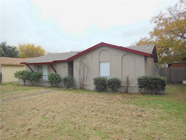 Building Photo - 902 Wandering Way Dr