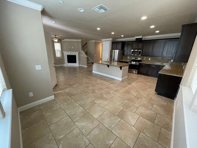 Foto del edificio - 677 Addison Ln