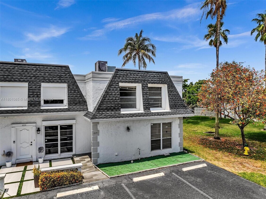 Foto principal - 825 NE 26th Ave