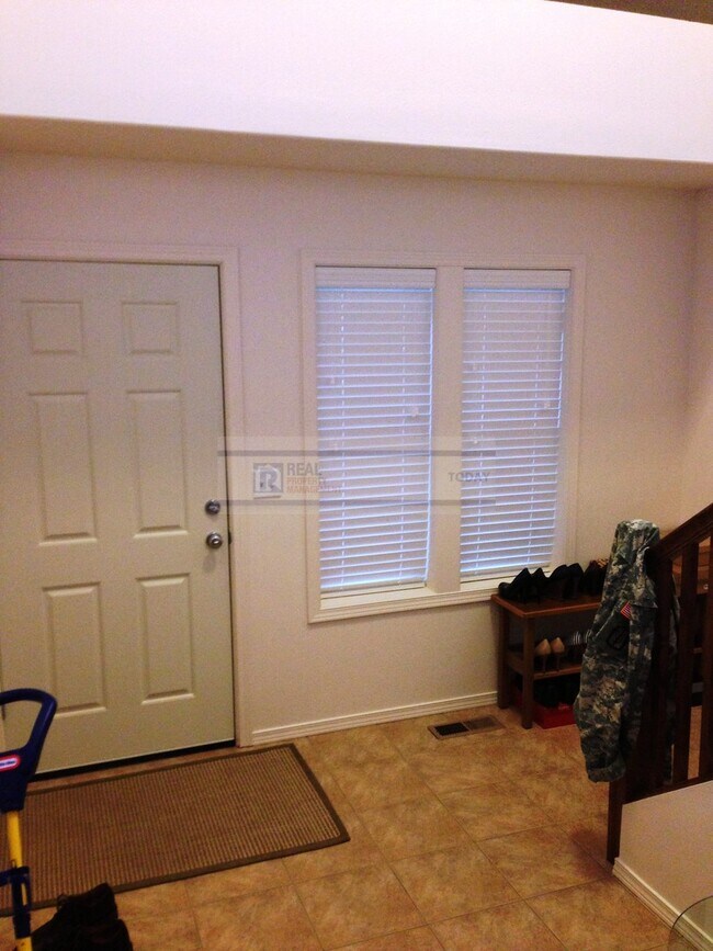 Foto del edificio - Beautiful 4 Bedroom Home Perfect for Enter...