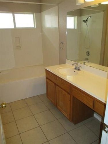 Foto del edificio - 715 Spring Brook Ln