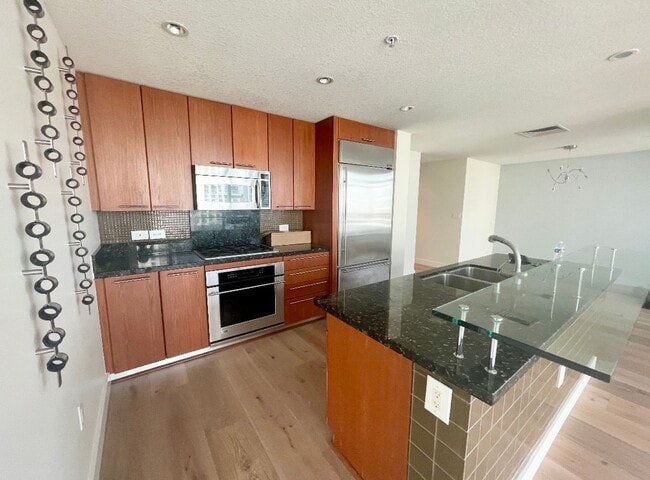Foto del edificio - Stunning 1 bedroom, 1.5 bath in The Grande...
