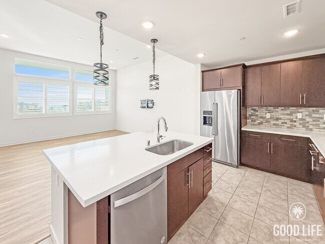 Foto del edificio - 3B/2BA Home with Private Elevator & Mountain Views!