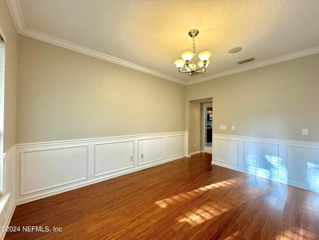 Building Photo - 900 Paradise Ln