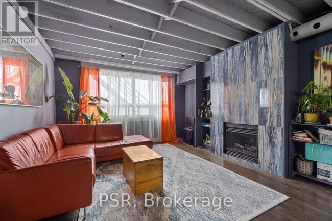 Photo du bâtiment - 1537 Eglinton Ave W