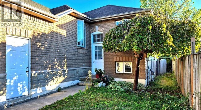 Photo du bâtiment - 969 Lemonwood Cres