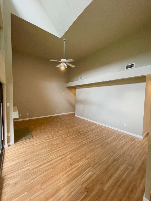 Foto del edificio - 4711 Spicewood Springs Rd