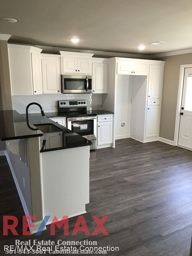 Building Photo - 3 br, 2 bath House - 605 Macy