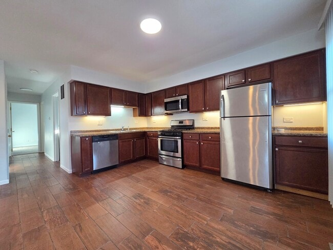 Building Photo - 331 Lawn Terrace