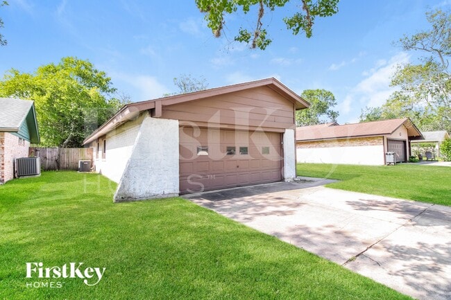 Building Photo - 4427 Ravine Dr