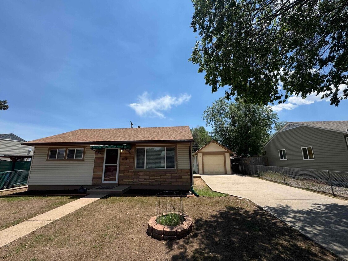 Primary Photo - 2 Bedroom Ranch with 1 Car garage