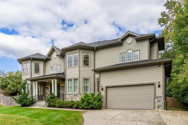 Foto del edificio - 829 Golden Arrow St