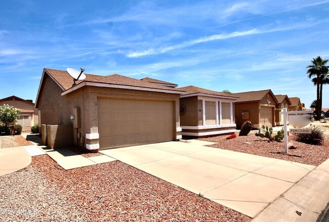 Building Photo - 1702 E Palm Beach Dr