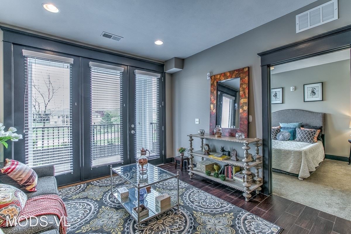 Primary Photo - 1010 N 192 Terrace Ct