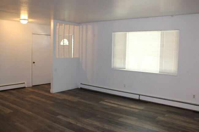 Building Photo - 212 Namaqua- Available Now