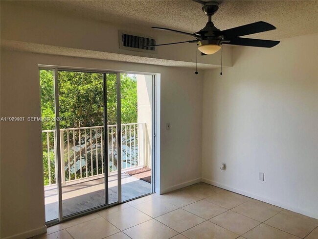 Foto del edificio - 8260 SW 210th St