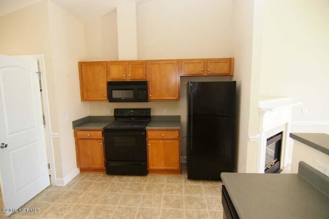 Building Photo - 2604 Saddleback Dr