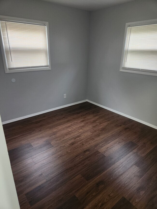 Foto del edificio - 4235 Wolf Rd