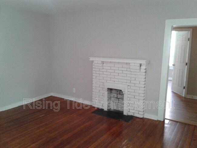 Building Photo - 1609 33rd Ave N