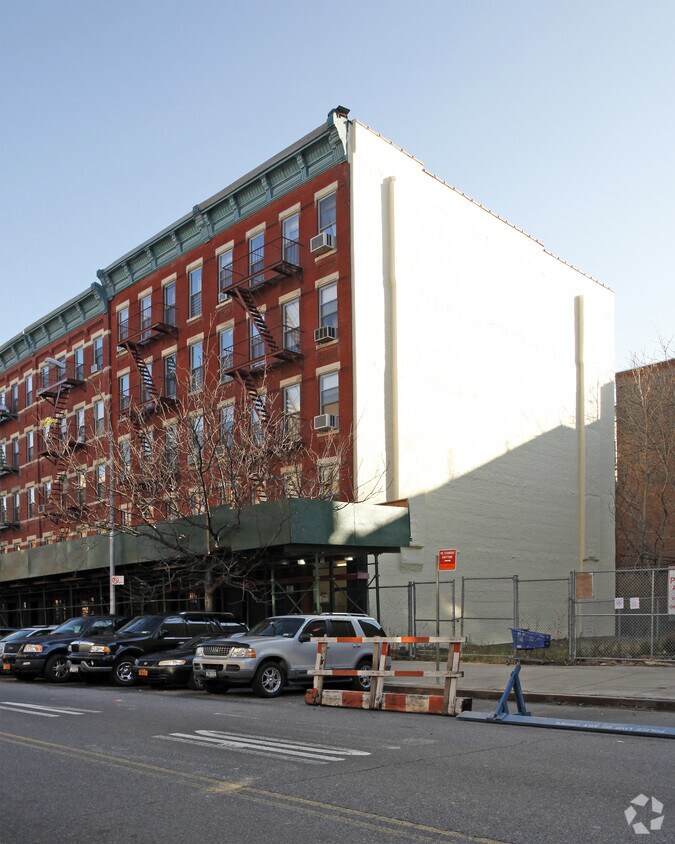 Foto del edificio - 2756 Frederick Douglass Blvd