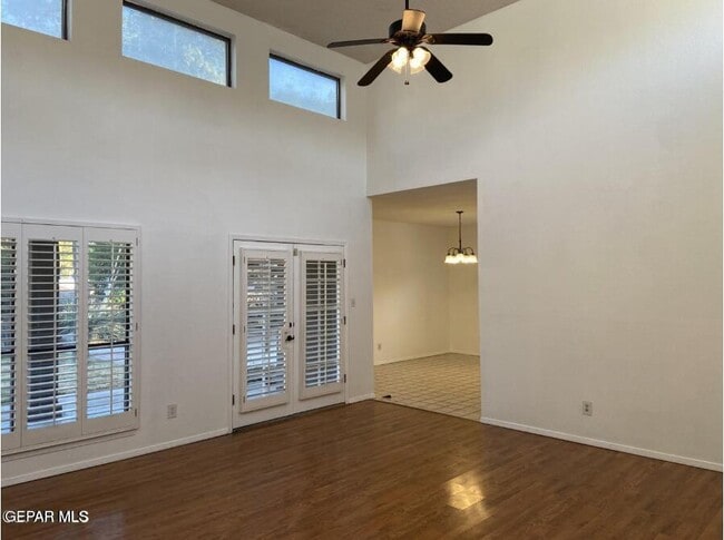 Building Photo - 6400 Via Aventura Dr