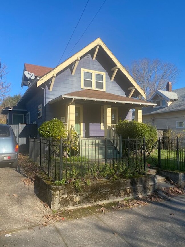 Building Photo - Charming Remodeled Bungalow in the Heart o...