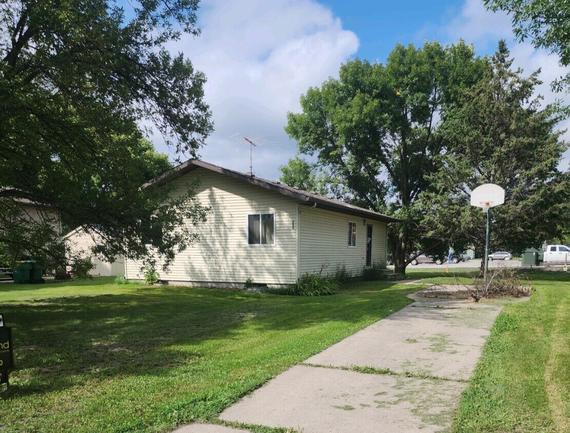 Primary Photo - 562 4th St SE