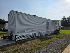 Building Photo - 8676 Sharon Ln