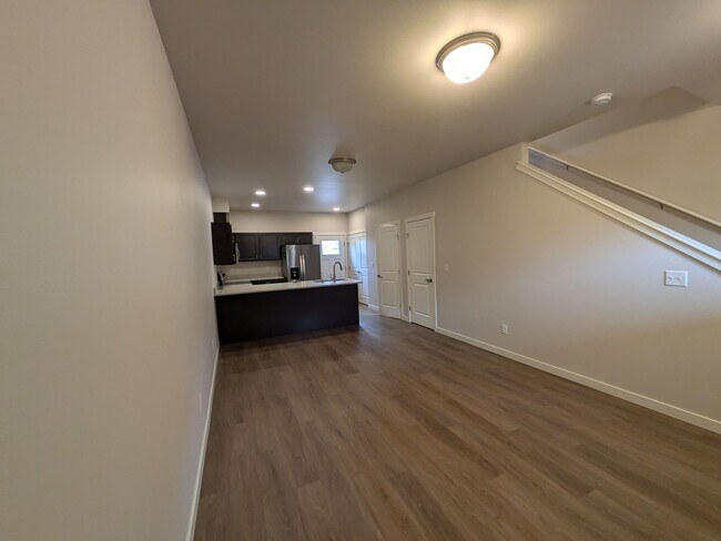 Building Photo - Newer Build Bright 2-Bedroom 1.5-Bathroom ...