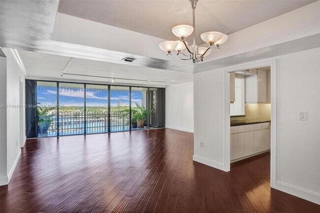 Foto del edificio - 3 Grove Isle Dr