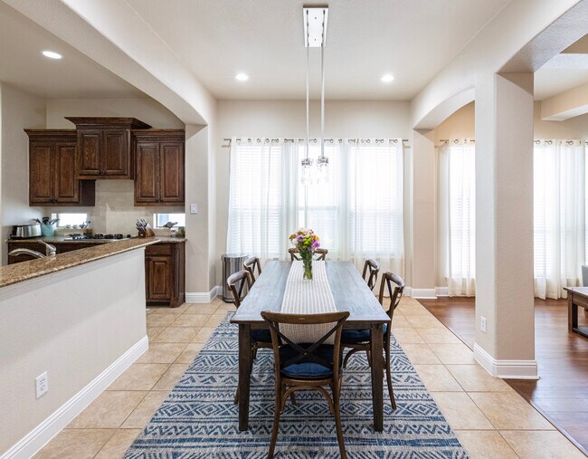 Building Photo - 6828 San Fernando