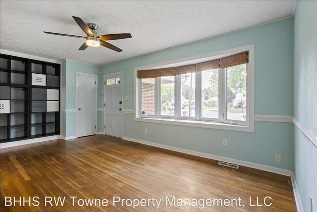 Building Photo - 3 br, 1.5 bath House - 10 Bonaire Drive