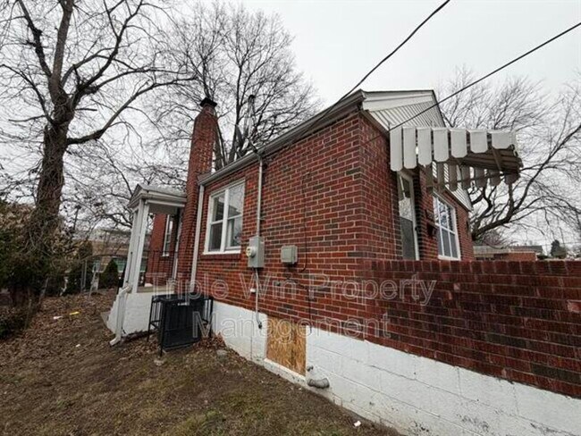 Foto del edificio - 6206 Evergreen Blvd