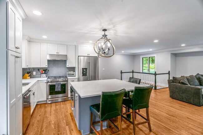 Foto del edificio - 2525 Troy Ln N