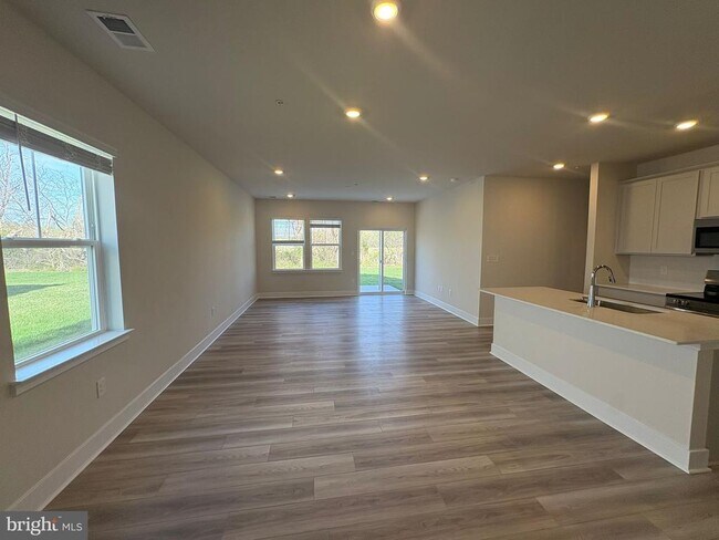 Foto del edificio - 1684 Lake Placid Dr