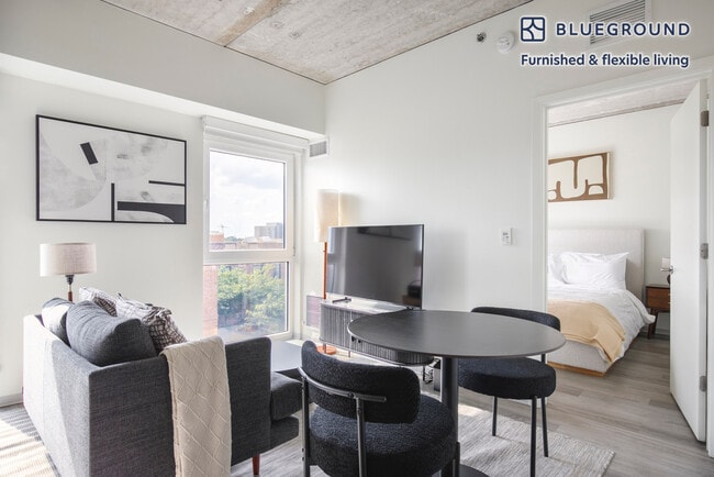 Building Photo - 343 W Schiller St