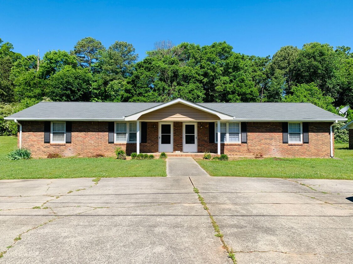 16 Paige St Unit 18, Cartersville, GA 30121 Room for Rent in