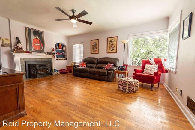 Building Photo - 3 br, 2 bath House - 1138 N Rainier Ave