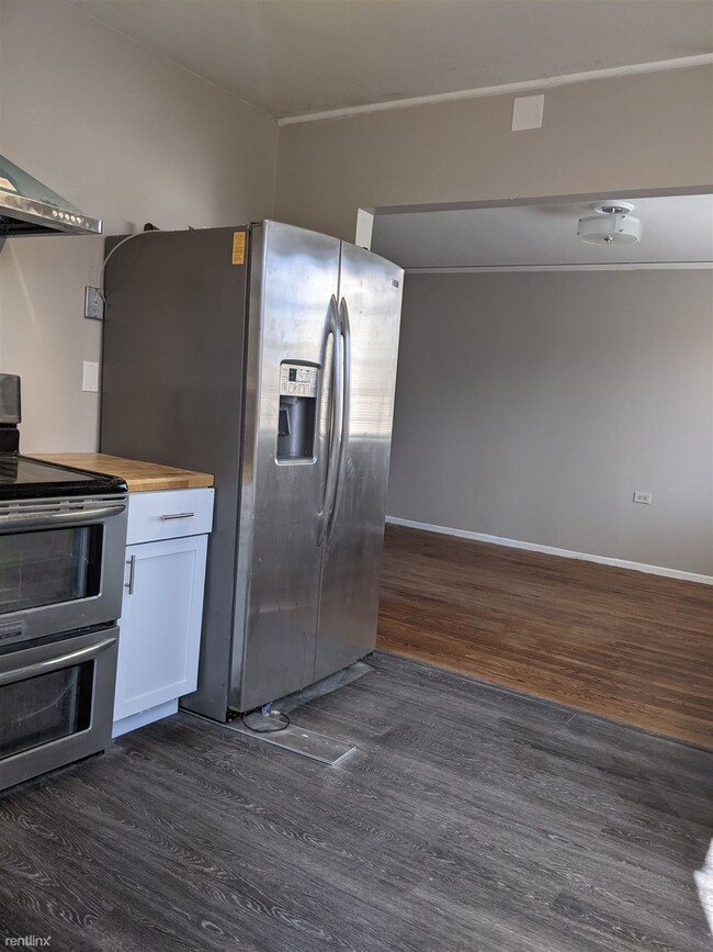 Building Photo - 3 br, 1.5 bath Townhome - 17 Foxworth Lane