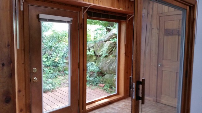 Foto del edificio - 1013 Amelia Ave