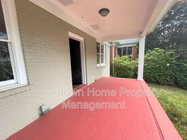 Building Photo - 639 Somerset Terrace NE