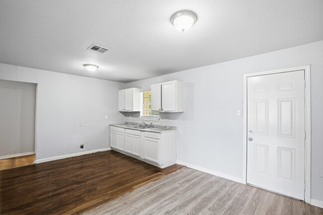 Building Photo - 5326 Doulton Dr