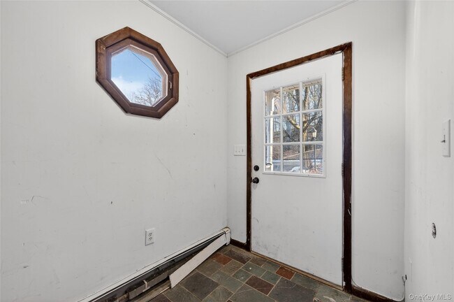 Foto del edificio - 32 Quaker Hill Rd