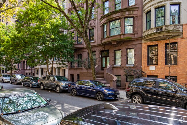 Foto del edificio - 38 W 69th St