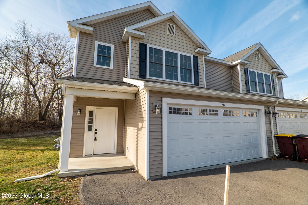 50 Lona Ln, Rensselaer, NY 12144