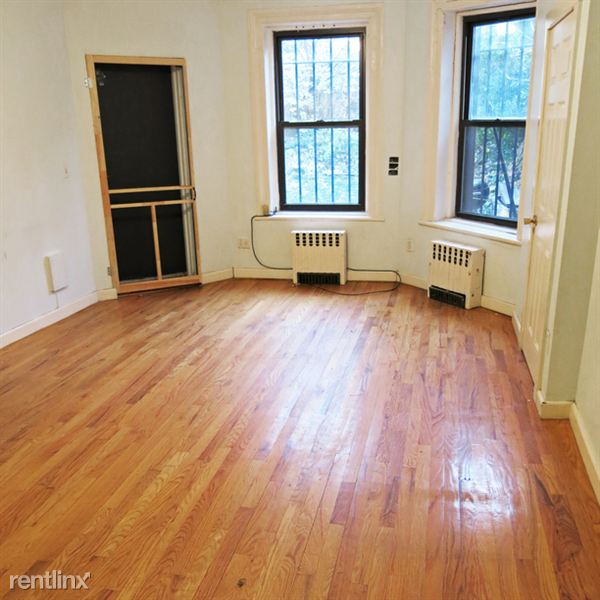 Primary Photo - 370 Gates Ave