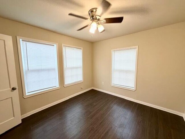 Building Photo - La Clede Properties